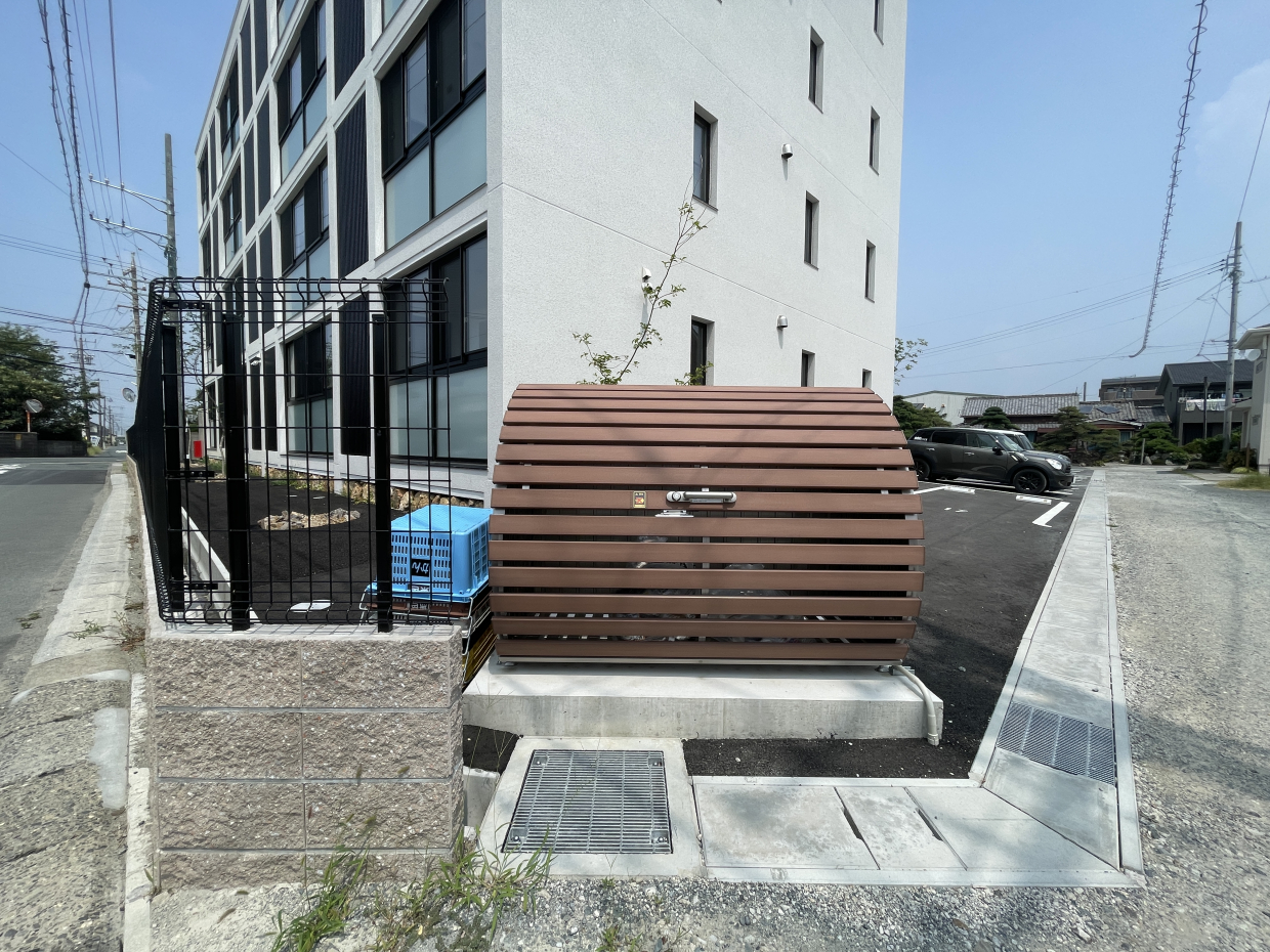 ゴミ置き場もデザイン性が高いというぬかりなさ