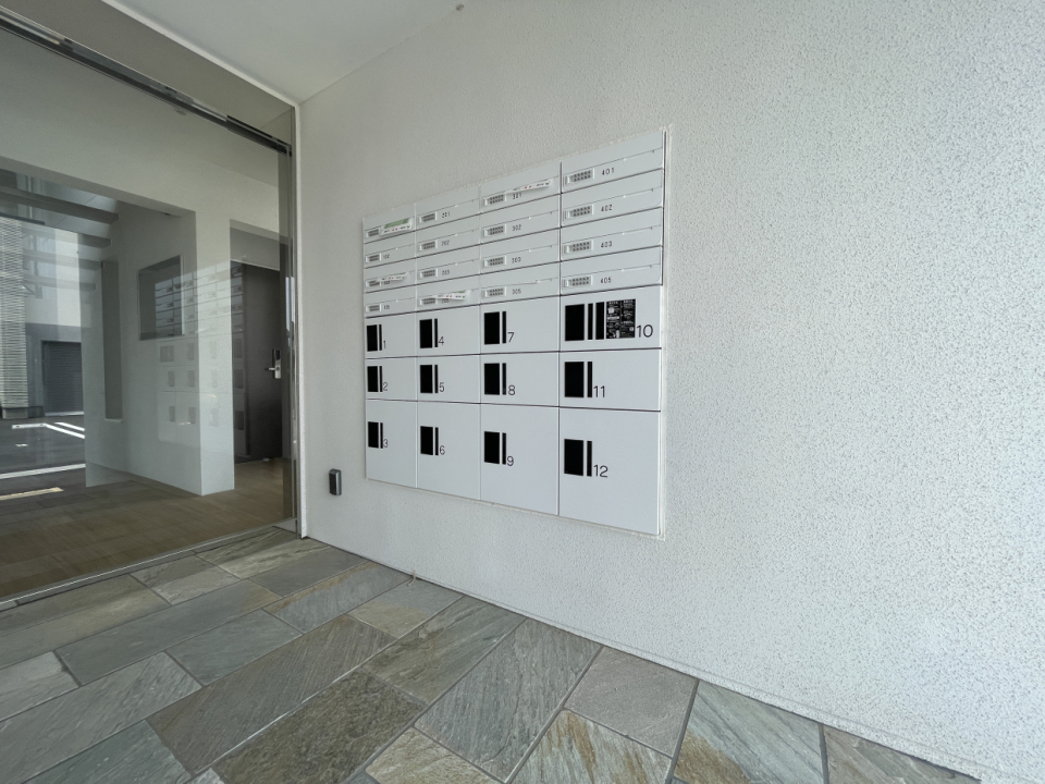 宅配ボックスは12個もあるので他の世帯とかち合う心配もありません