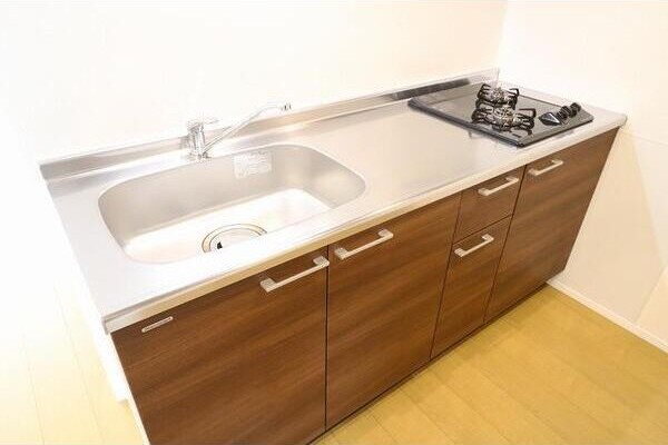 木目のデザインがかわいいキッチン