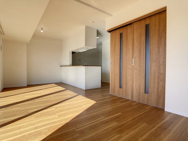 横長の長方形でダイニングとリビングを分けやすい