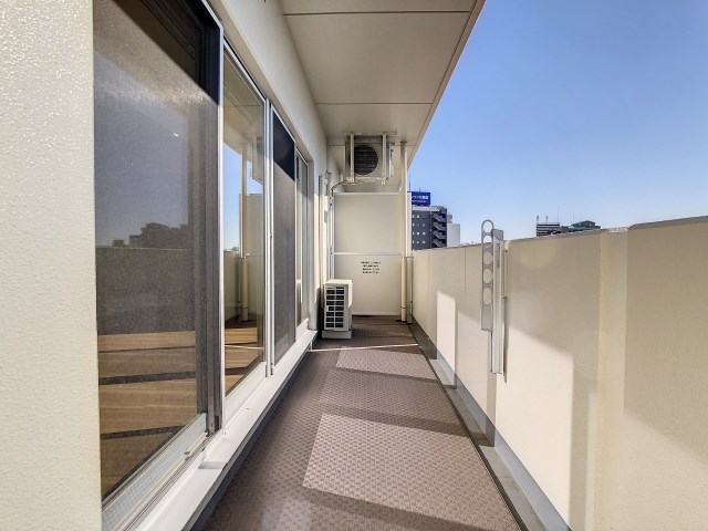 幅広バルコニー