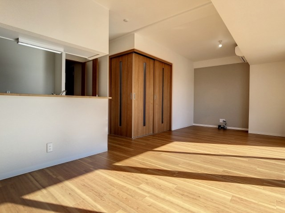 調理中も家族を見守れる対面式キッチン