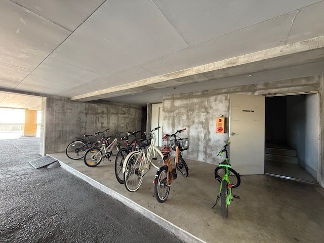 屋根付き駐車場で雨の日も安心◎