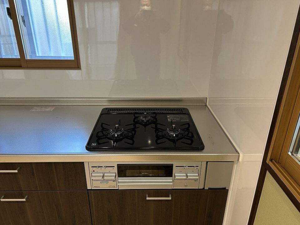 三口コンロ付き