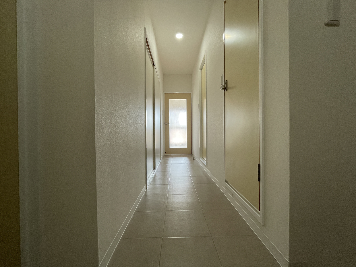 ホワイトベースの廊下でかわいい