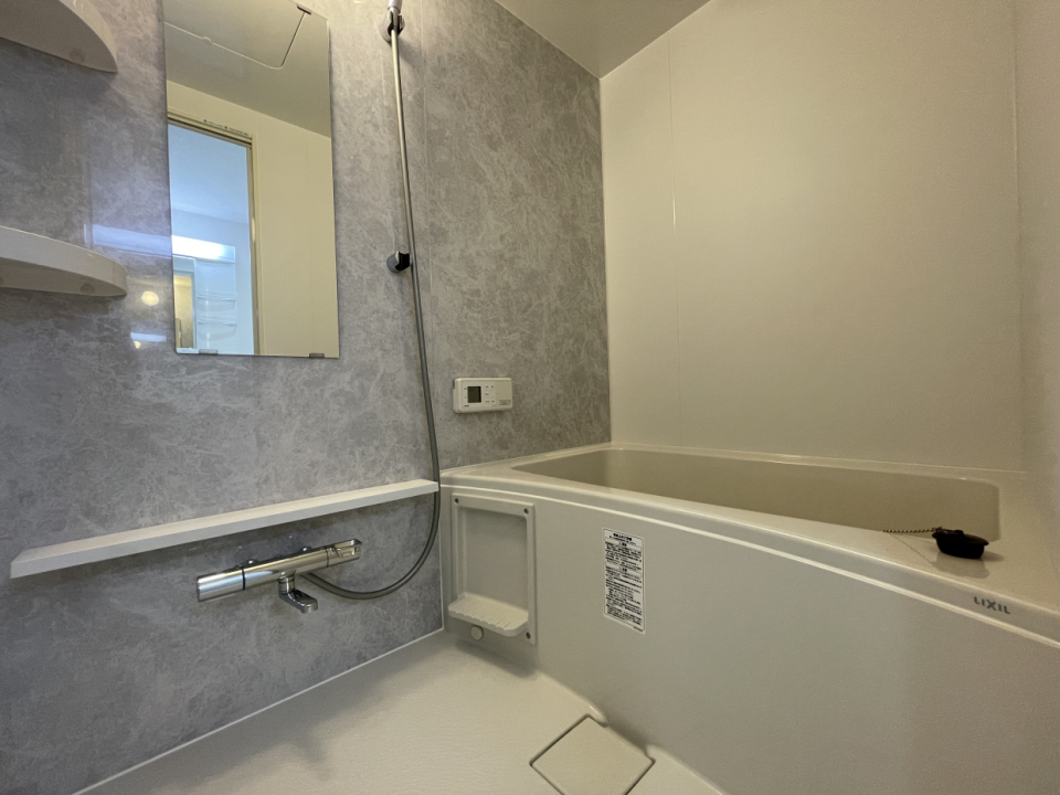 清潔感たっぷりの浴室