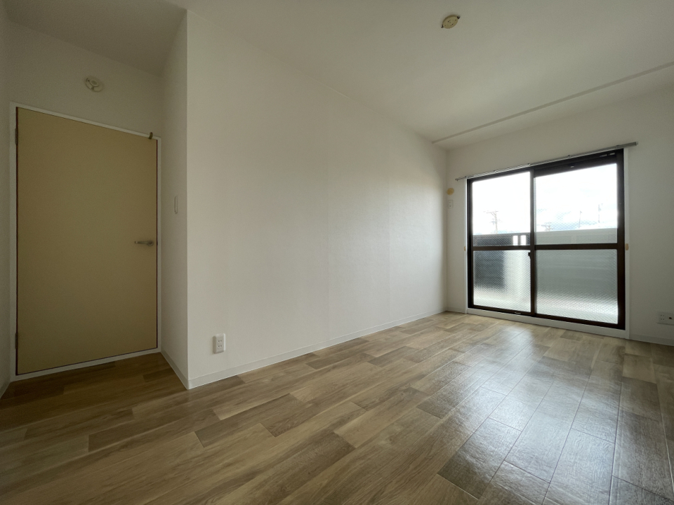 おもしろい形の7.2帖の洋室