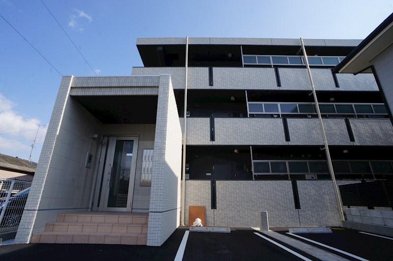 黒&times;白の外観がおしゃれ