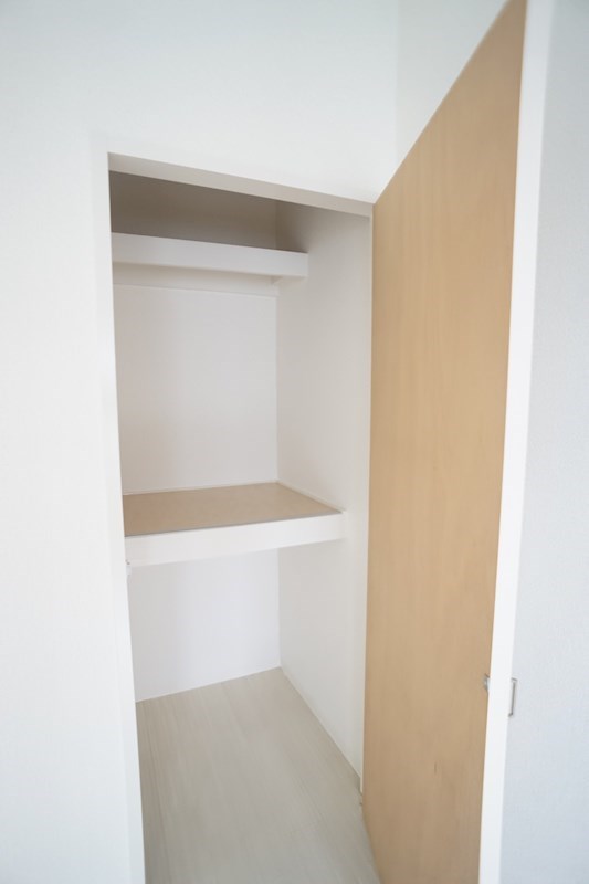 仕切り付きの収納スペース