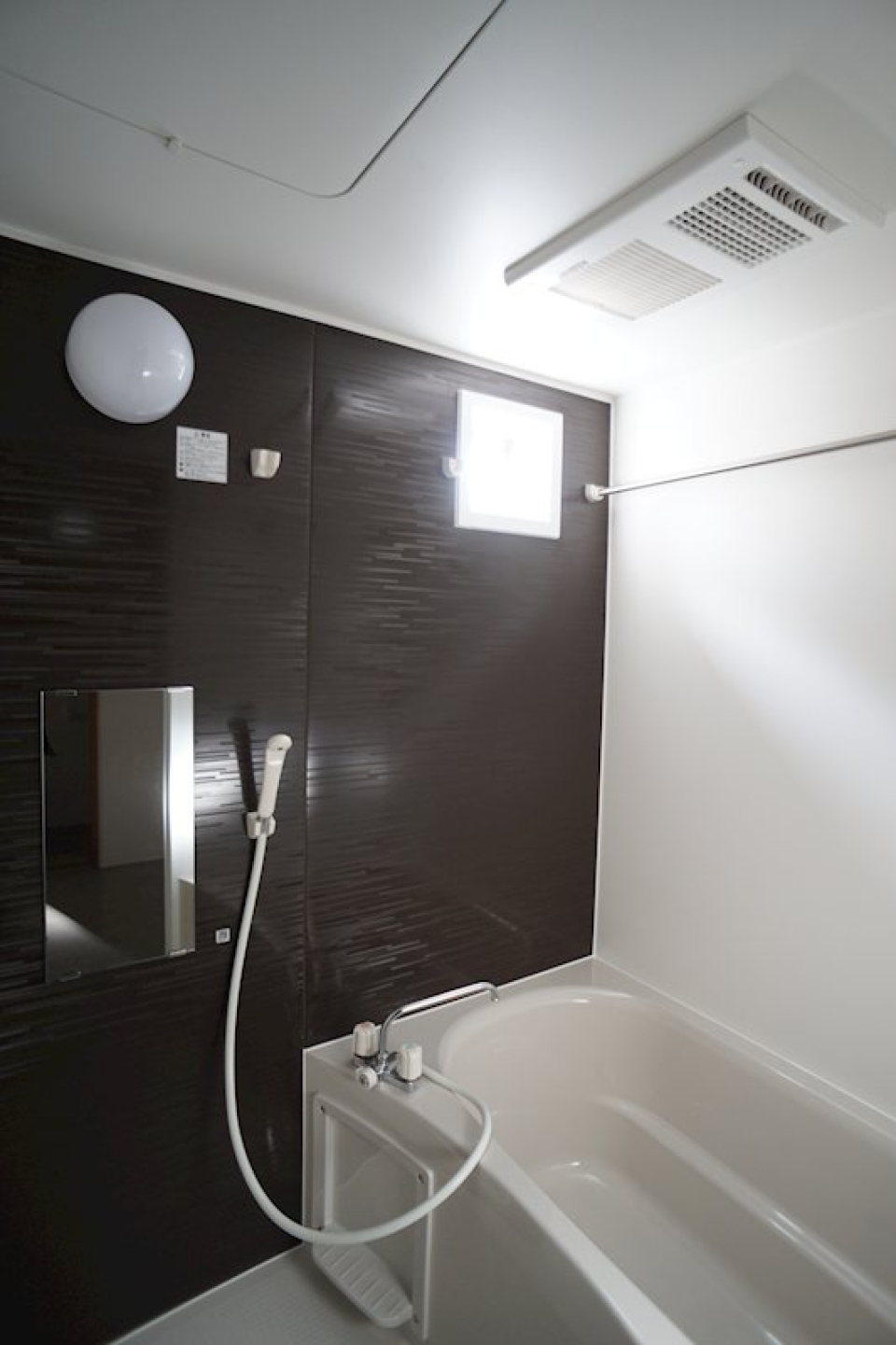 シックな雰囲気のお風呂でリラックス♪