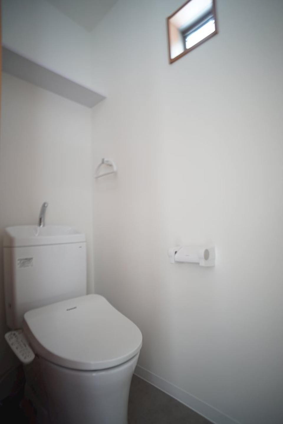 シンプルなトイレ