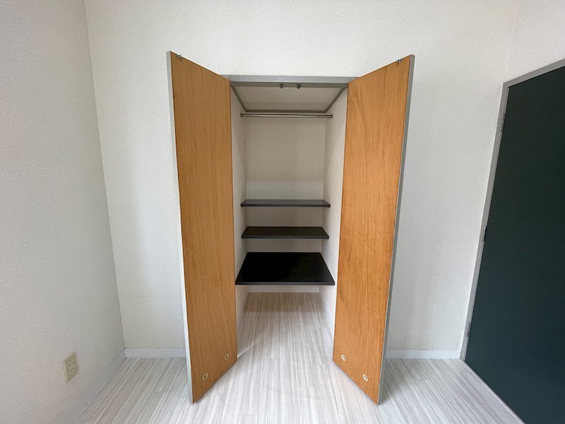 この部屋も収納あります