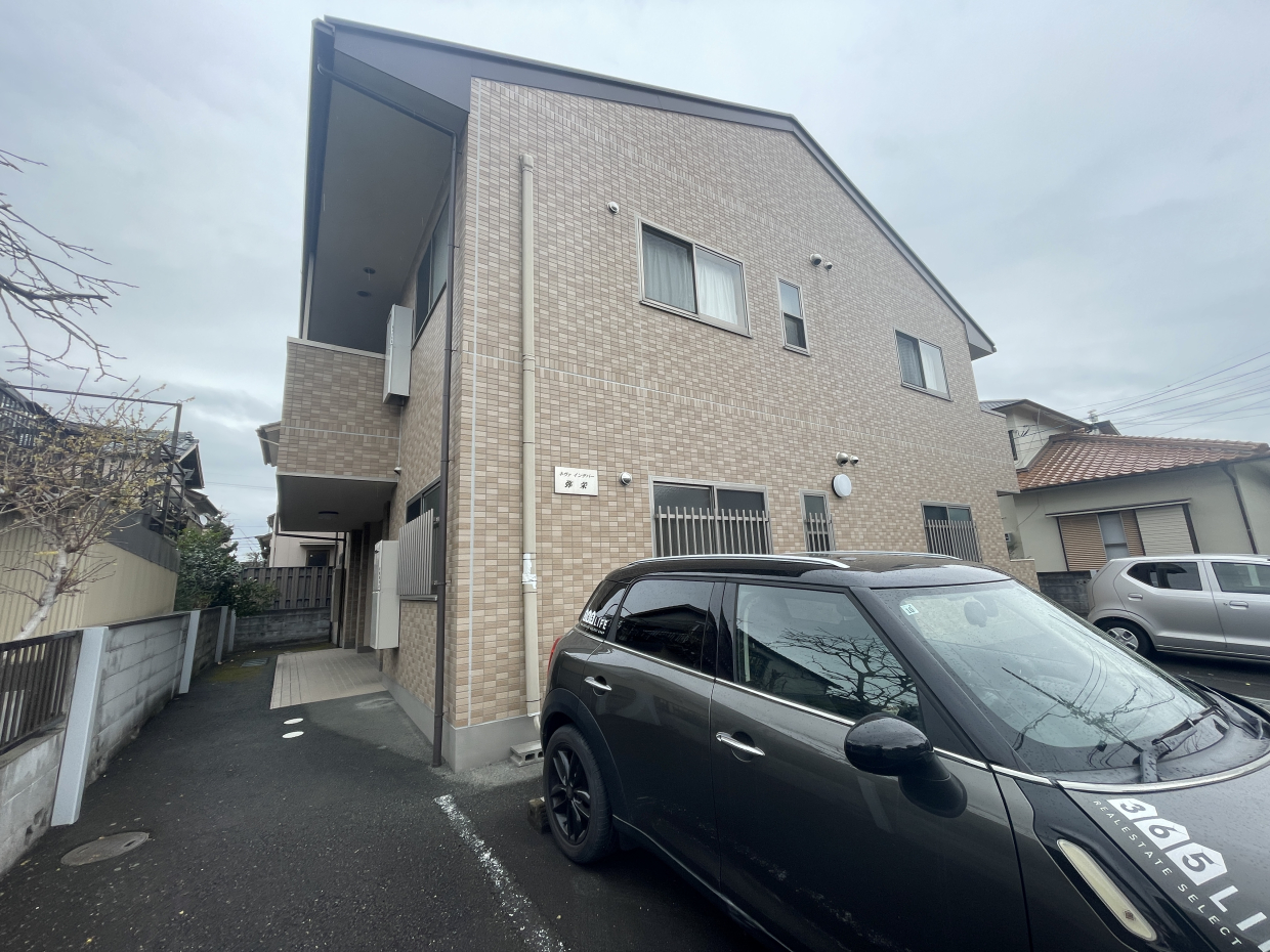 外観はこんな感じ、2台停めれるのが嬉しい