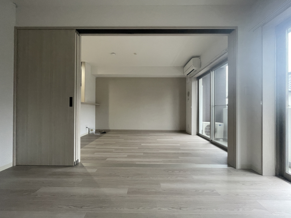 洋室から見たLDK。この洋室には秘密が...