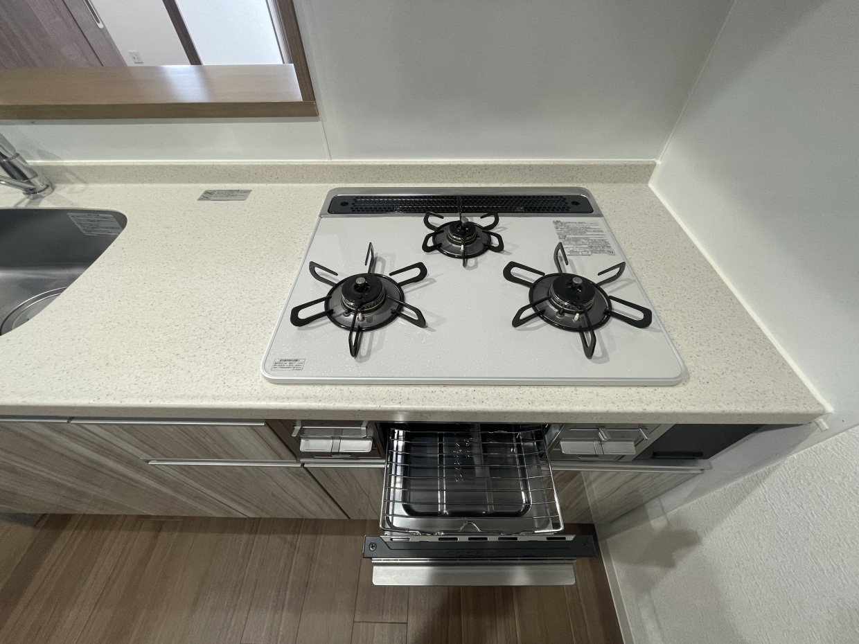 3口ガスコンロ+魚焼きグリル付き！