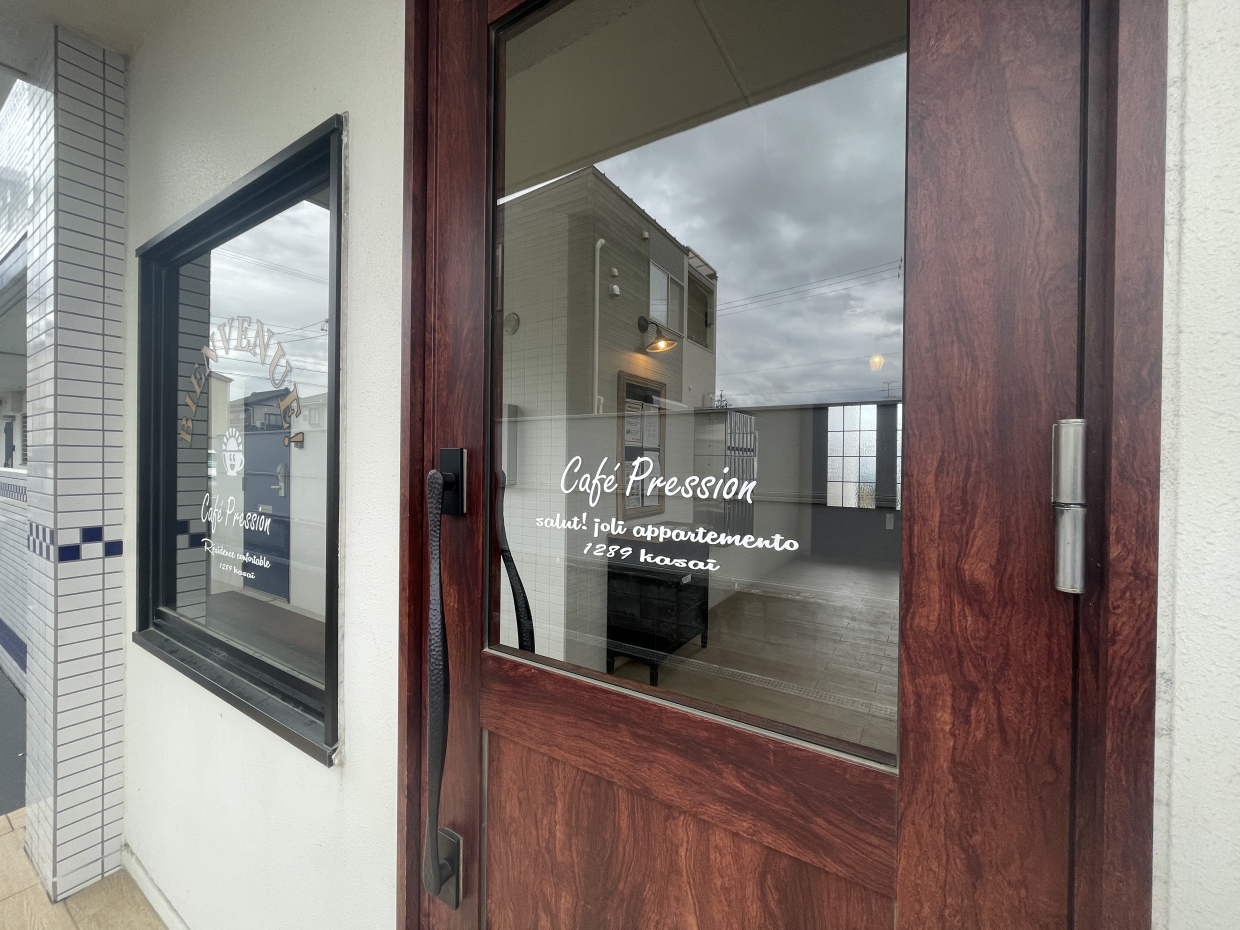 カフェかな？と思う扉