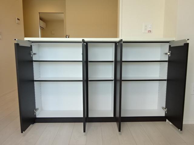 前にも収納スペースが．．．！