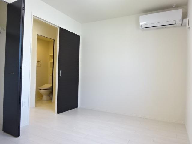 こちらは6帖の洋室です