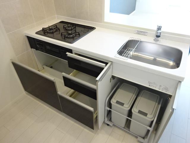 収納たっぷりキッチン