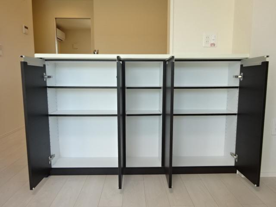 前にも収納スペースが．．．！