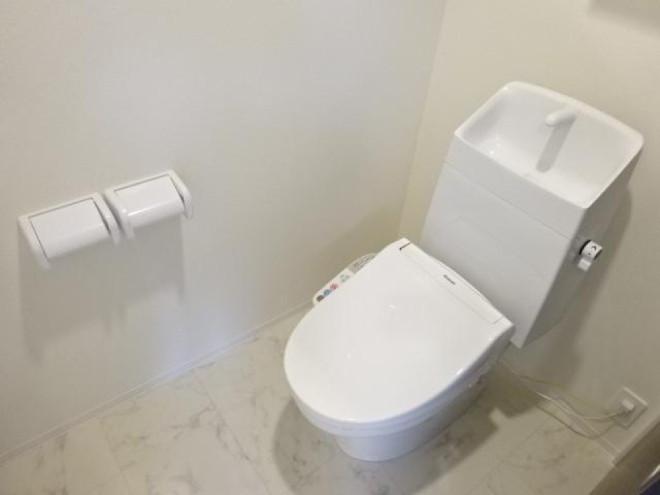 大理石風の床がおしゃれ