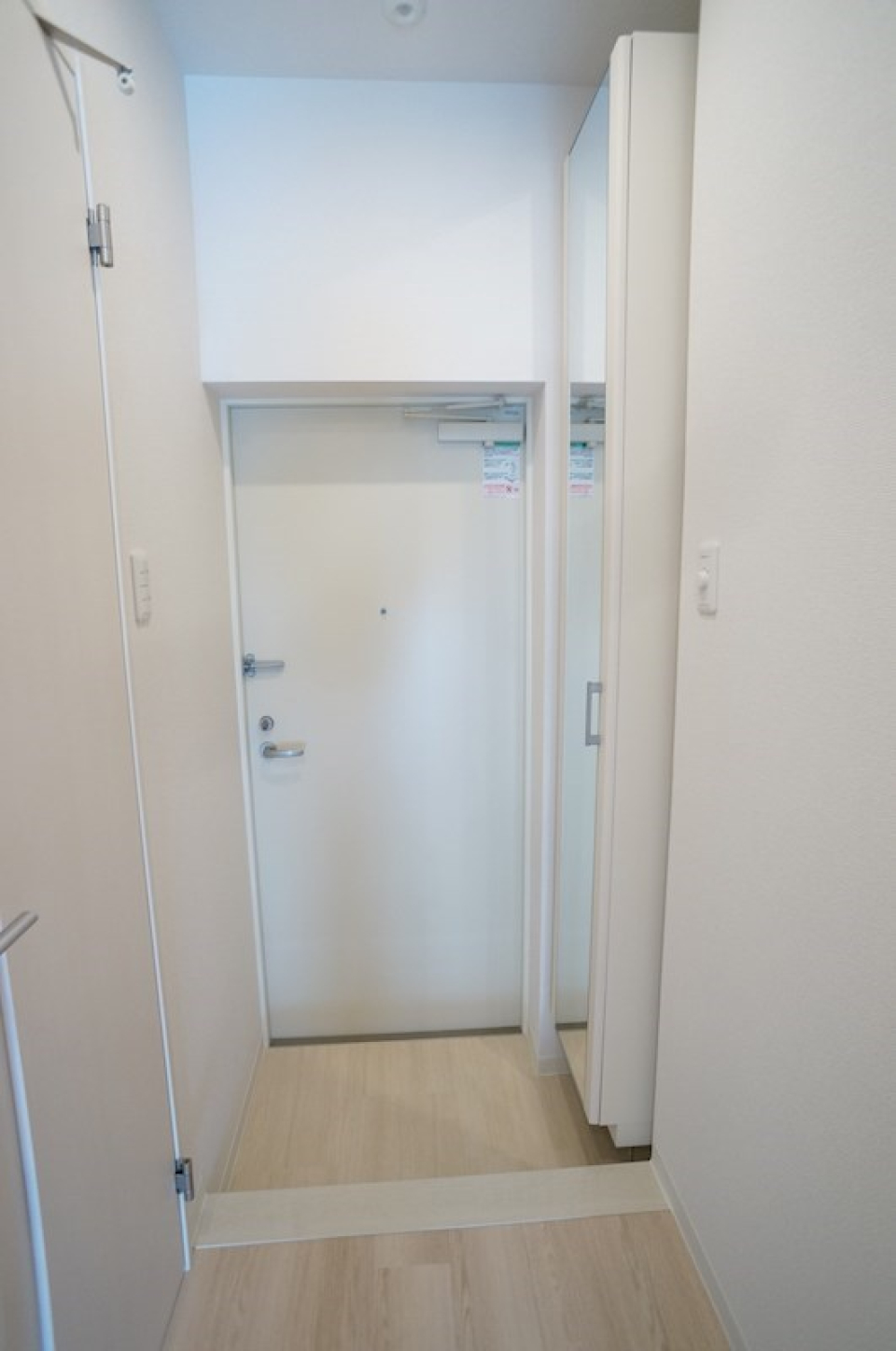 姿見付きの玄関