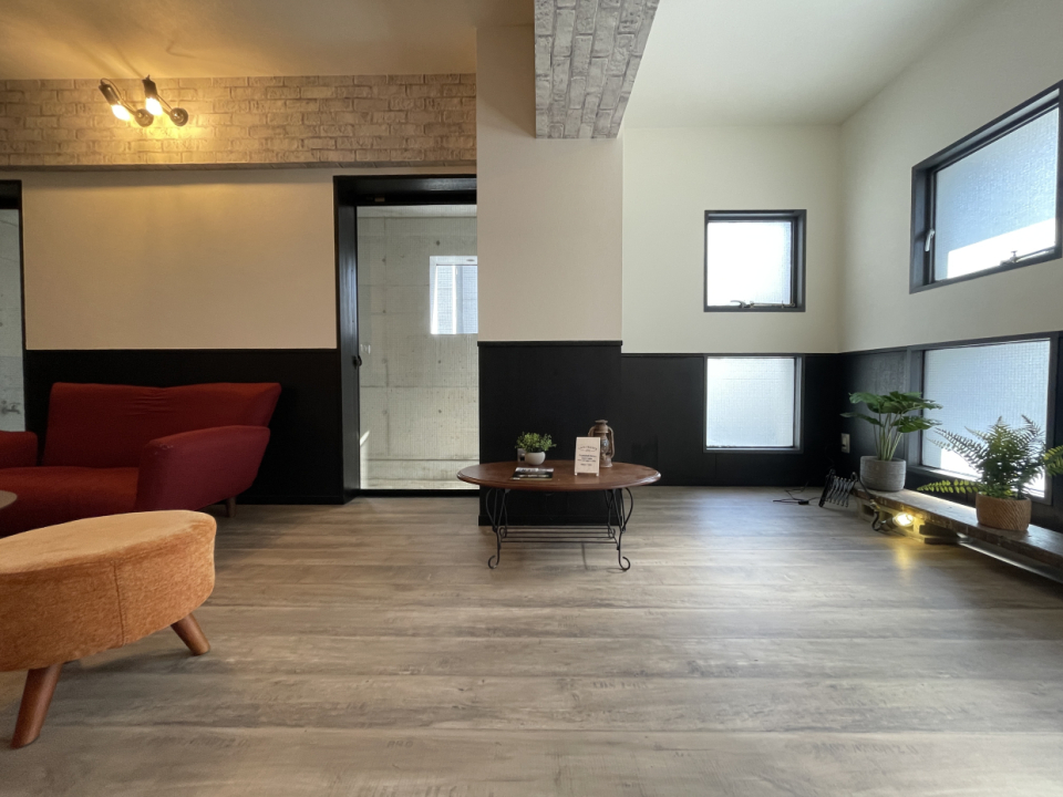 窓のスクエアがいい感じ