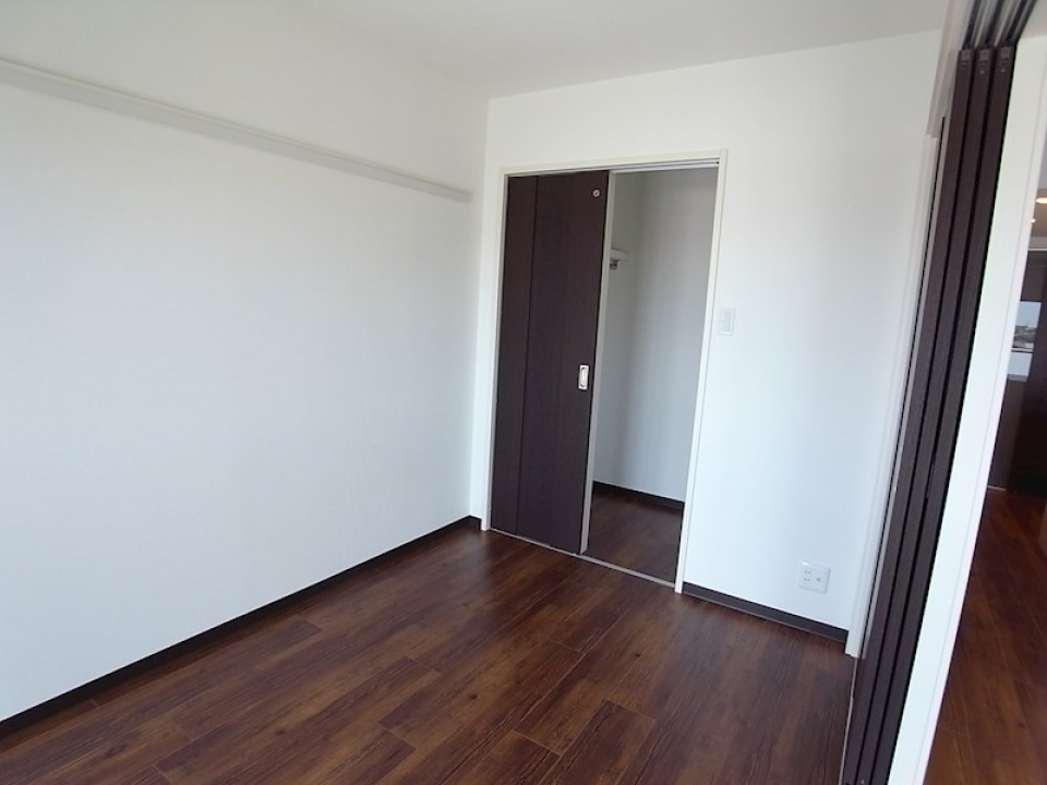 洋室にもクローゼット