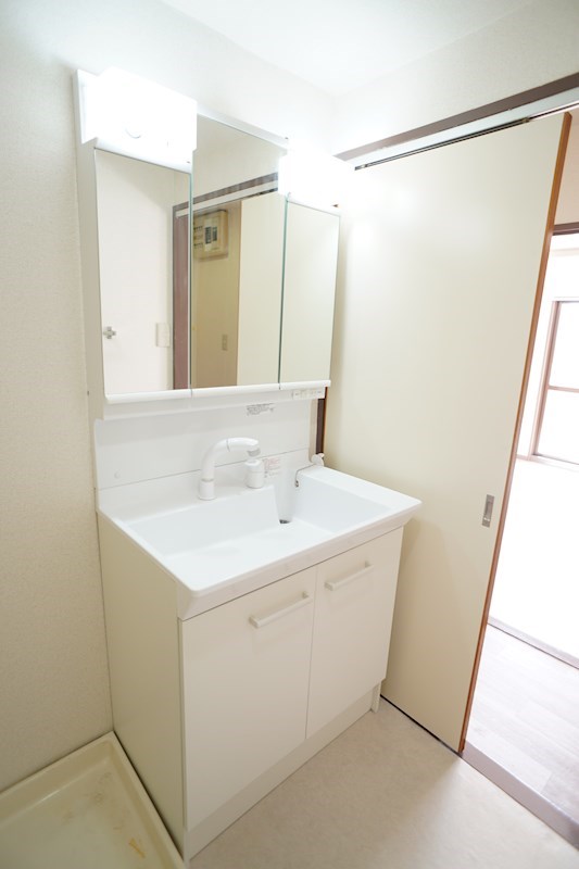 シャワー付き洗面台です