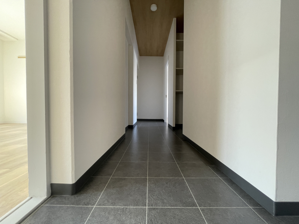 タイル調のかわいい廊下