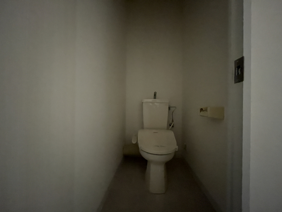 温水洗浄便座付きのトイレ