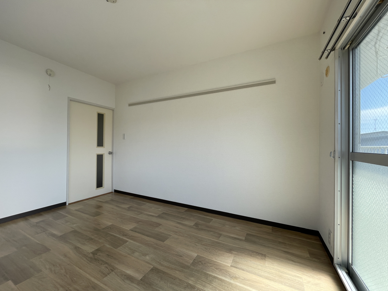 こちらは6帖の洋室