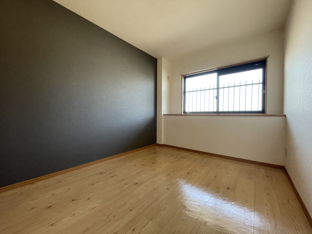 こちらは6.6帖の洋室