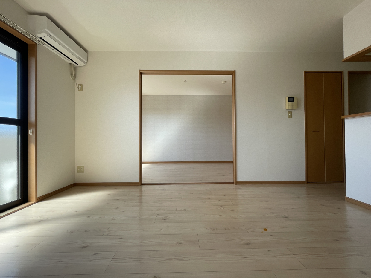 後で紹介しますが、奥が6.6帖の洋室です