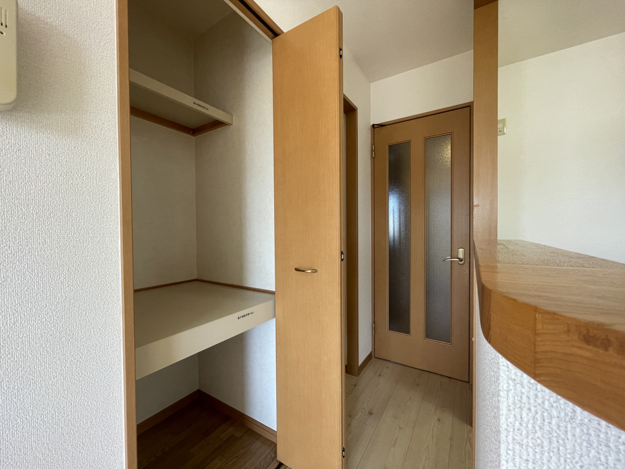 キッチン横の収納が良い感じ