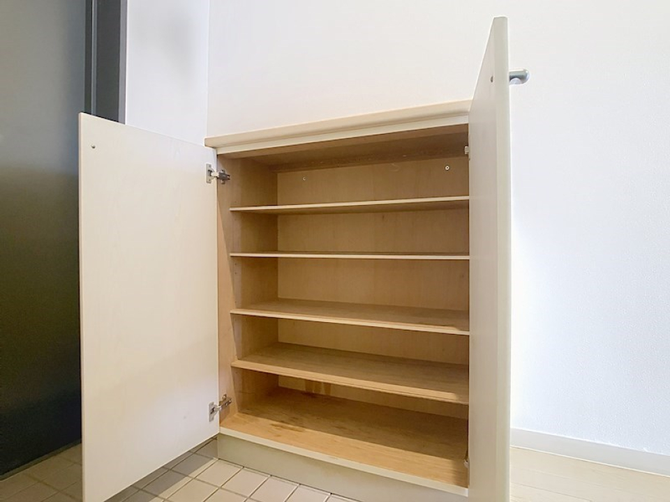 仕切り付きシューズボックスで玄関が散らかりません