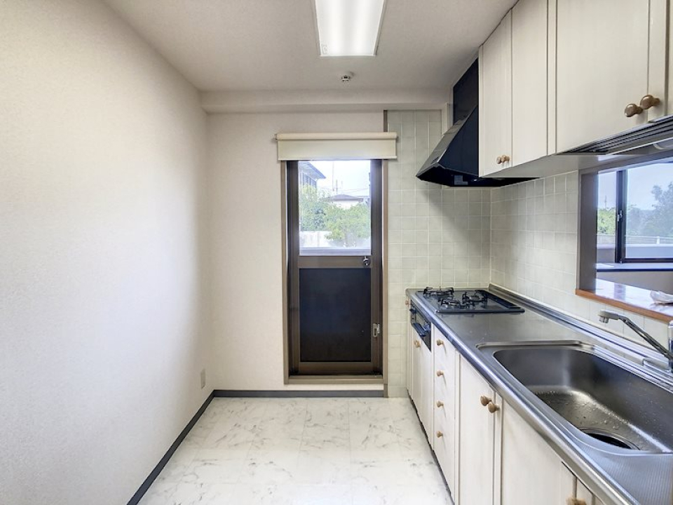 大理石風の床がおしゃれ