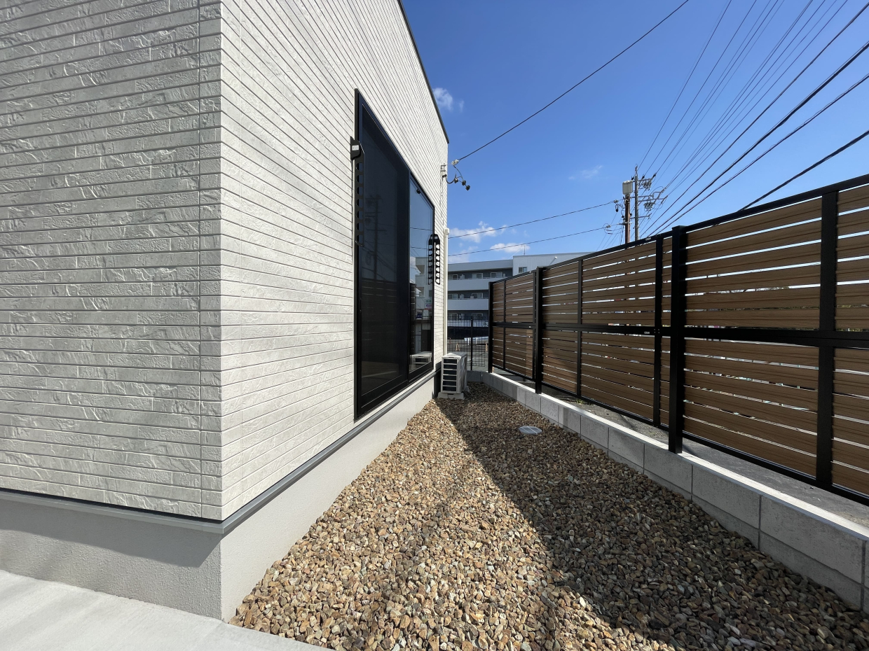 ちょっとしたお庭、愛犬と日向ぼっこしよう