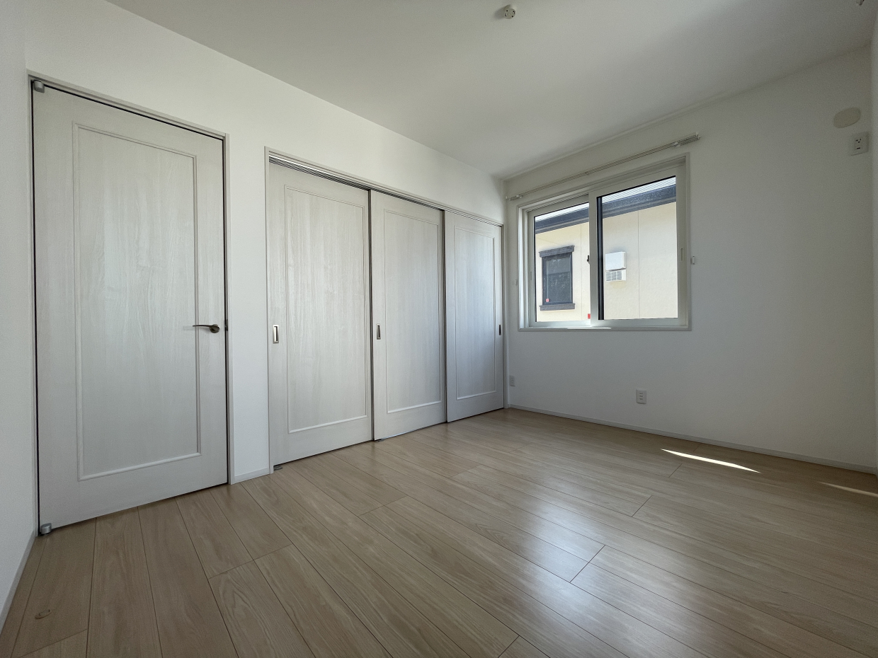 お隣5.33帖の洋室