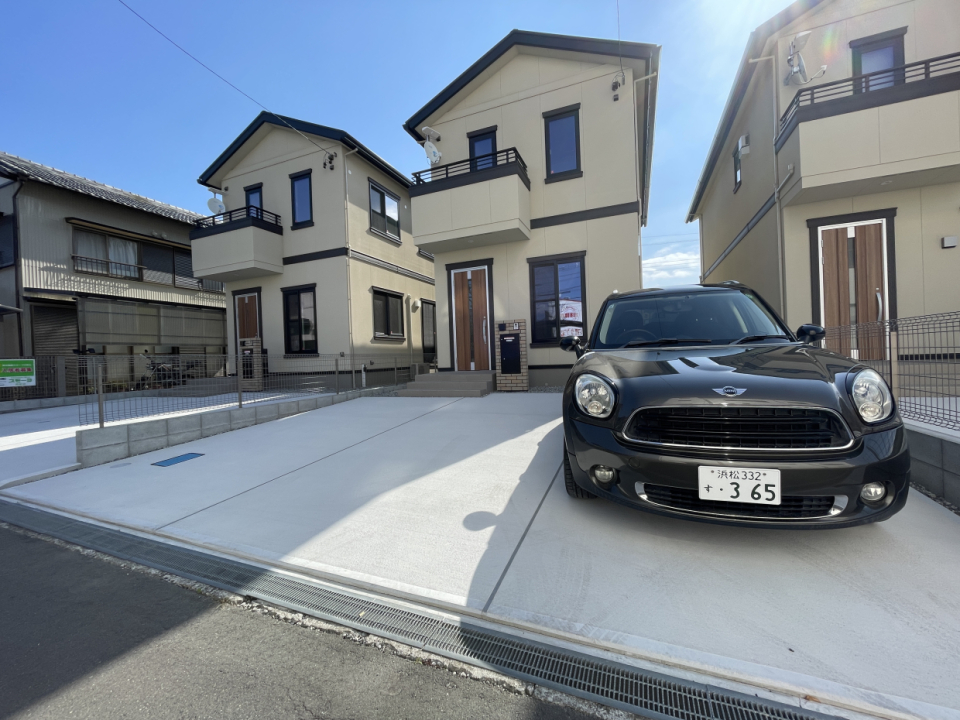 駐車場2台付き、3台目も可能です！