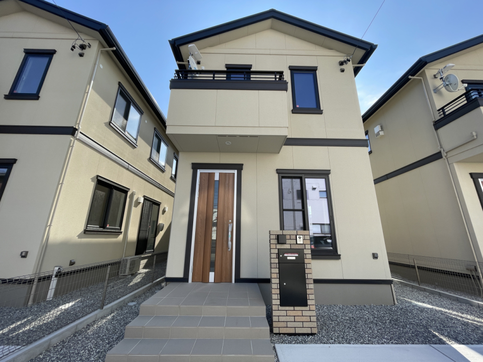 徒歩2分の場所にバス停がありますよ