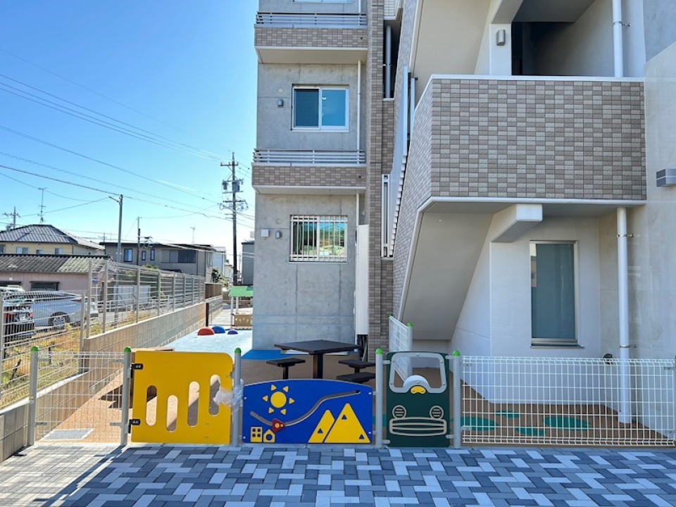 外には小さい子が喜びそうなスペースが！