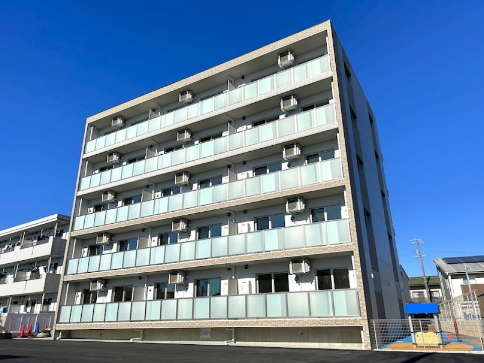 大きくて立派な建物外観