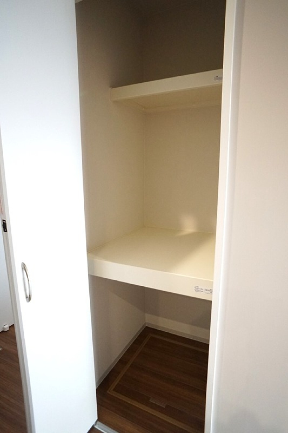 キッチン横にも収納があります！