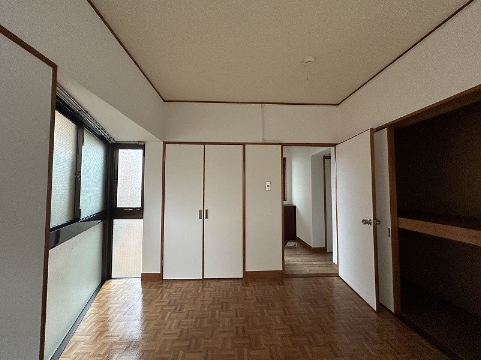 窓がたくさんで明るい