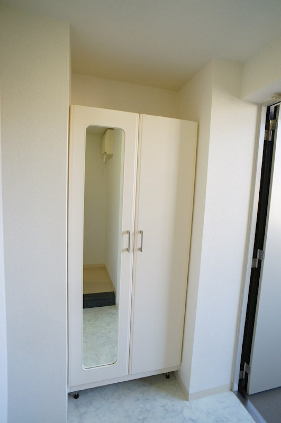 全身鏡付きで身だしなみチェックも完璧！