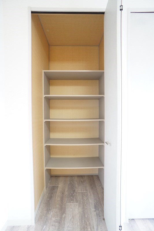 仕切り付きの収納もあって便利です