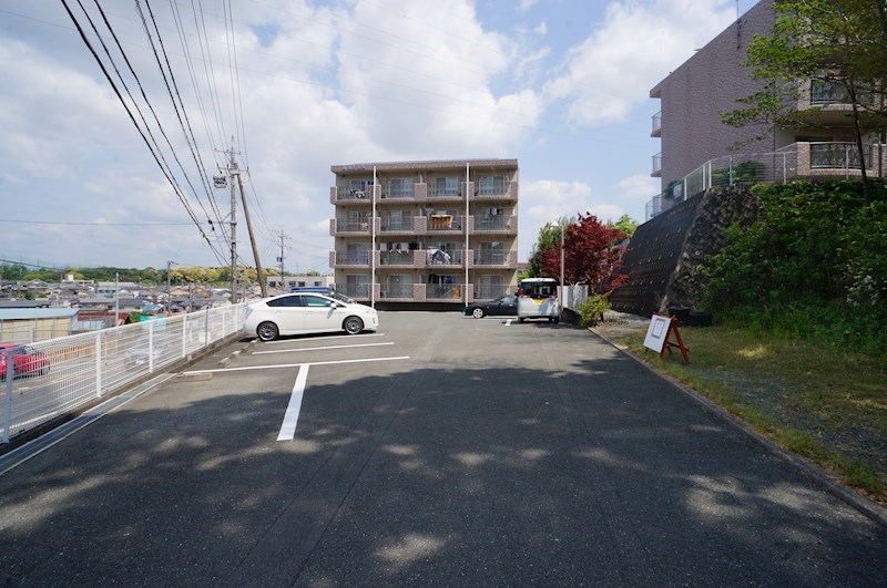 駐車場付きで愛車はここに！