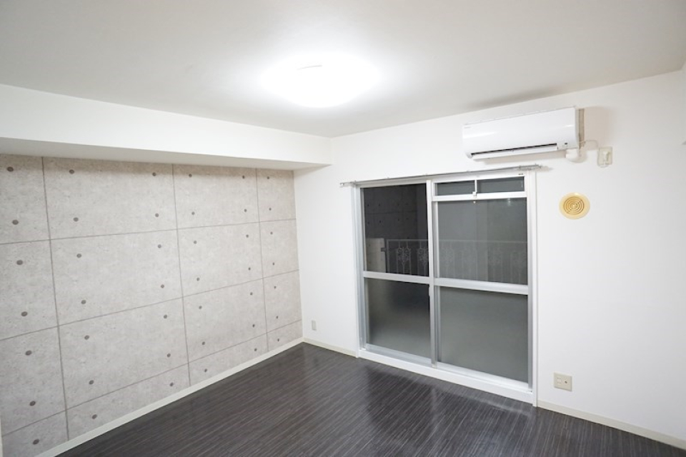 1人暮らしにピッタリの8帖の洋室