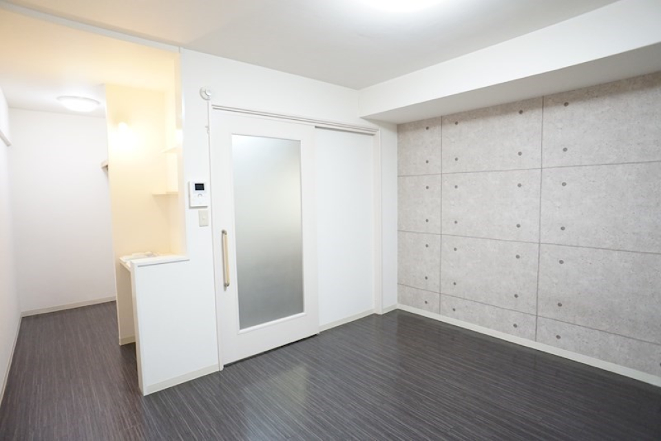 壁のコンクリート風のデザインがおしゃれ